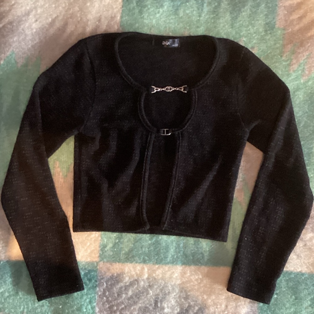 Elegant Black Cardigan with Decorative Clasp